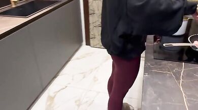 Fidanzato mi vede cucinare e mi scopa come una vacca