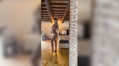 Elena maestra d'asilo diventata famosa per i suoi video Ofans