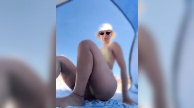 Ho le tette piene di sabbia