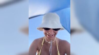 Ho le tette piene di sabbia