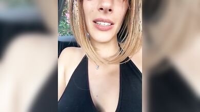 Sono agiatata uno qui mi ha vista e ci sta provando