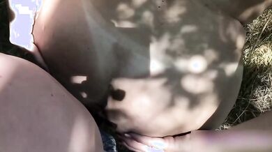 Milf italiana inculata a pecora in camporella