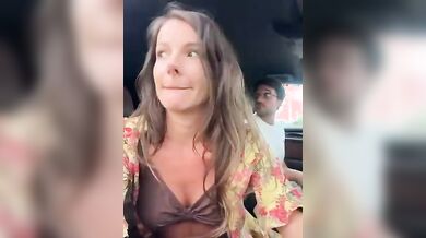 Coppia esibiizonista lei si vuole chiavare il gancio dell'auto