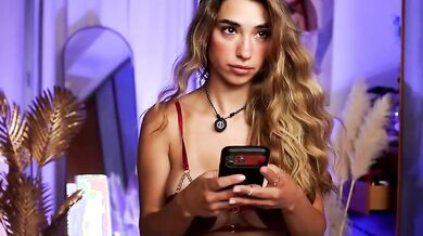 Bellissima bionda italiana tettona in live