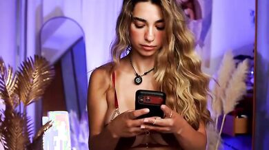 Bellissima bionda italiana tettona in live