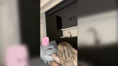 Italiana social spompina e fa sesso con un suo fan