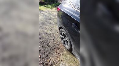 Magari qualcuno ti sta vedendo troia mentre ti sto chiavando