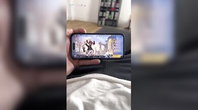 Mi fai giocare col tuo cazzo?