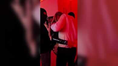 Gang bang organizzata dal cornuto per sua moglie