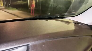 Rimorchia prostituta tettona e la scopa in macchina